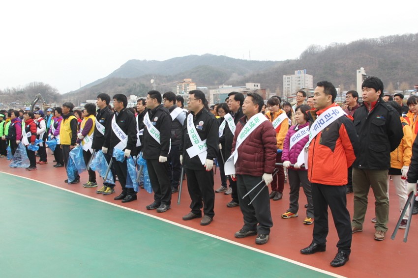 3.새 봄맞이 국토대청결활동 펼쳐